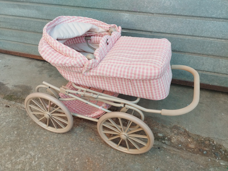 carrito bebe muñeca tela plast rosa 67-89x52-65x41 1u